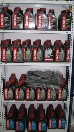 Ολη η σειρα λαδιων της motul στο καταστημα μας σε χαμηλες τιμες